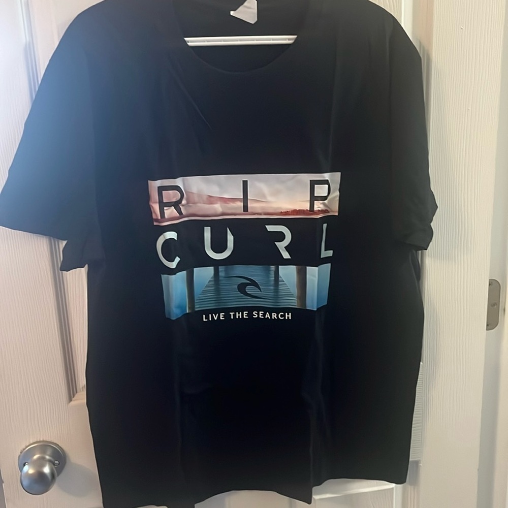BNWOT mens rip curl tee